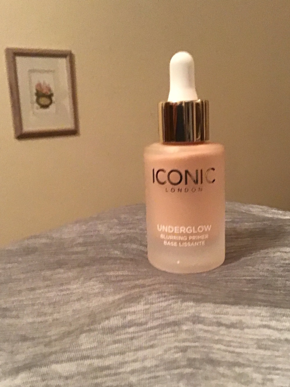 ICONIC London Underglow Illuminating Primer — Peach Glow with Gold Cap